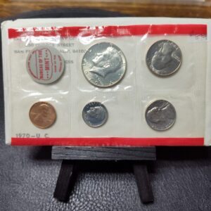 1970 US Mint Uncirculated Coin Set, 10 Coins with P D Mint Marks, Includes D Kennedy Half Dollar